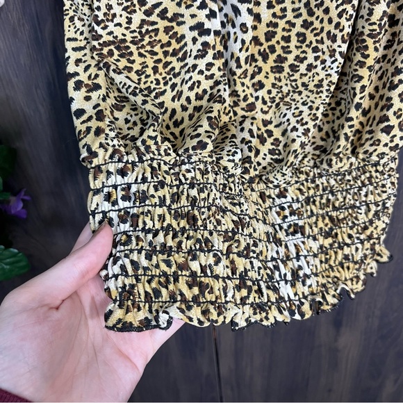 ¥💙2/$40💙Jon Den Leopard Printed Scoop Neck Blouse Size Medium - Picture 13 of 15